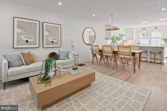 Building Photo - 909 N Irving St