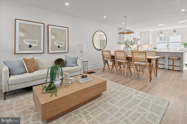 Building Photo - 911 N Irving St