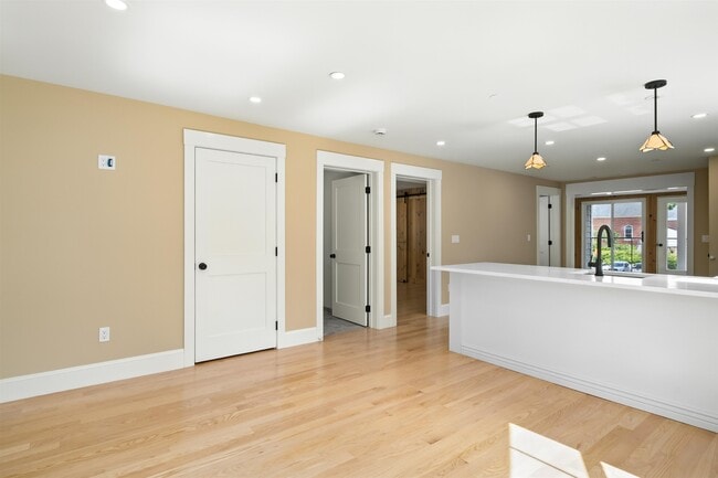 Building Photo - 8 Water St