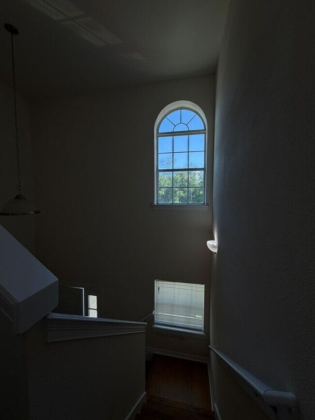Building Photo - Beautifully Updated 3-Bedroom Townhouse in Kissimmee – Gated Community with Pool