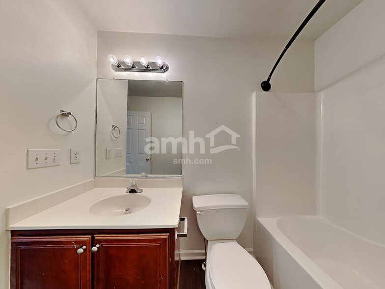 Building Photo - 521 Brummell Ln