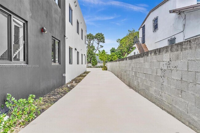 Building Photo - 753 NW 30th St