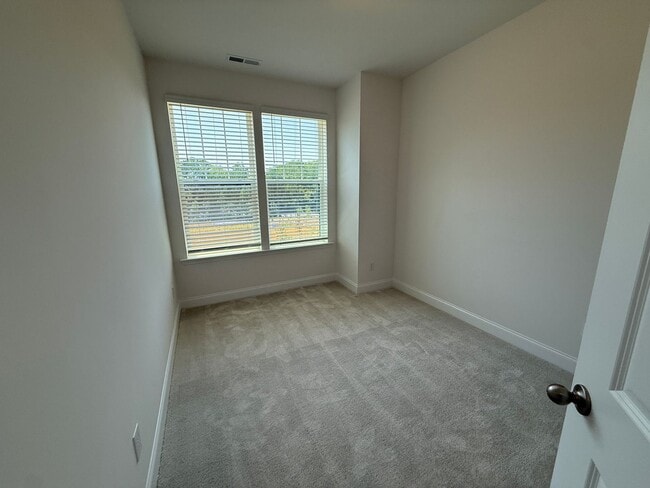 Building Photo - Brand New Townhome in Ballantyne!!