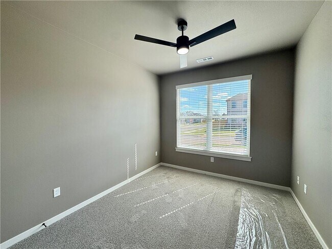 Building Photo - 5900 SW Desert Ave