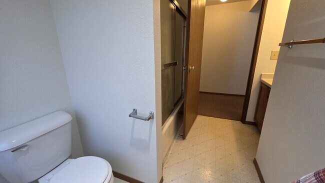 Building Photo - "Cozy Upper Studio Apartment in the Heart of Kimberly!"