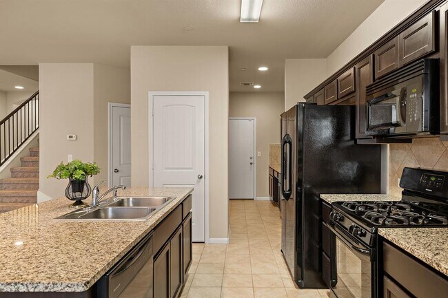 Building Photo - 2880 Donnell Dr