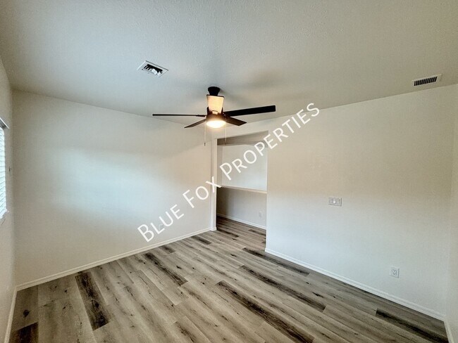 Building Photo - 5369 S Waterloo Ln