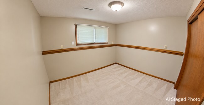 Building Photo - 2041 Shirley Ln