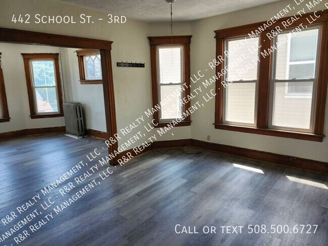 Building Photo - 442 School St