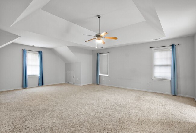 Building Photo - HAMPTON PARK - Pristine 4-5 bedroom home a...