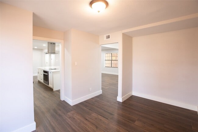 Building Photo - 1929 N Lake Trail