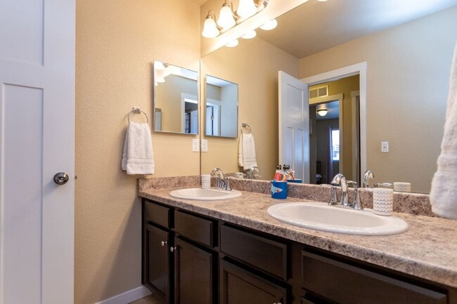 Building Photo - Immaculate 3-Story Home | Comfort, Space &...