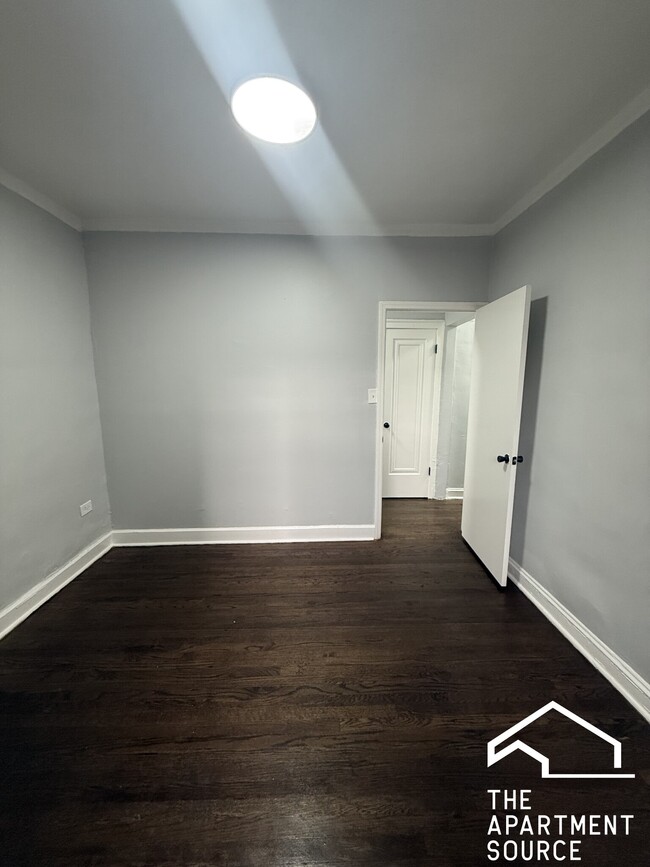 Building Photo - 5214 1/2 S Drexel Ave