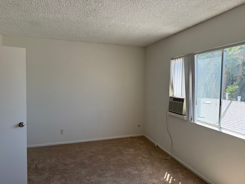 Building Photo - 22515 Del Valle St