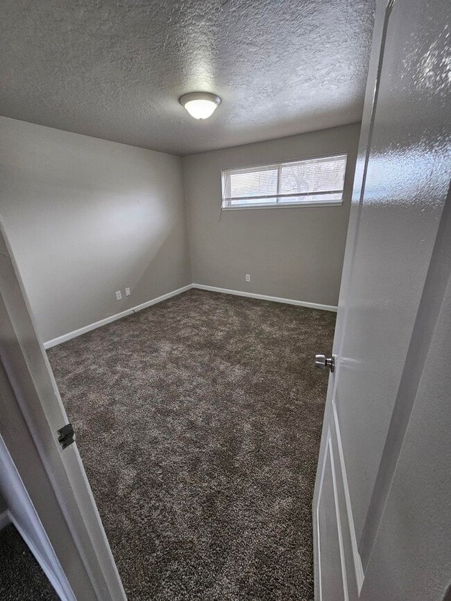 Building Photo - 2402 W Lemhi St