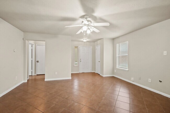 Building Photo - 807 Sycamore Ridge Ln