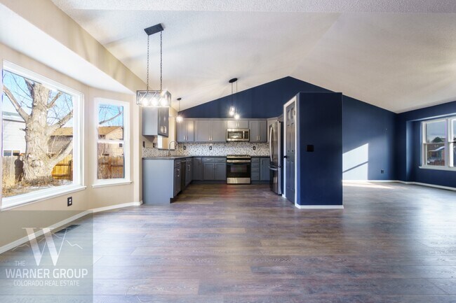 Building Photo - 3750 Oneida Ln