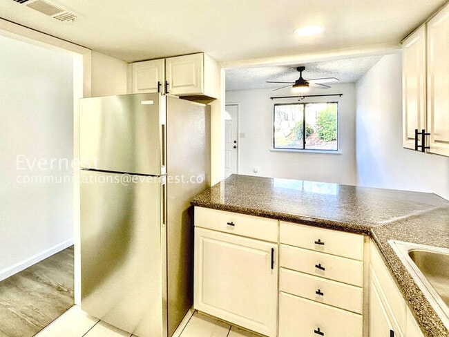 Building Photo - 526 Granite Ridge Pl