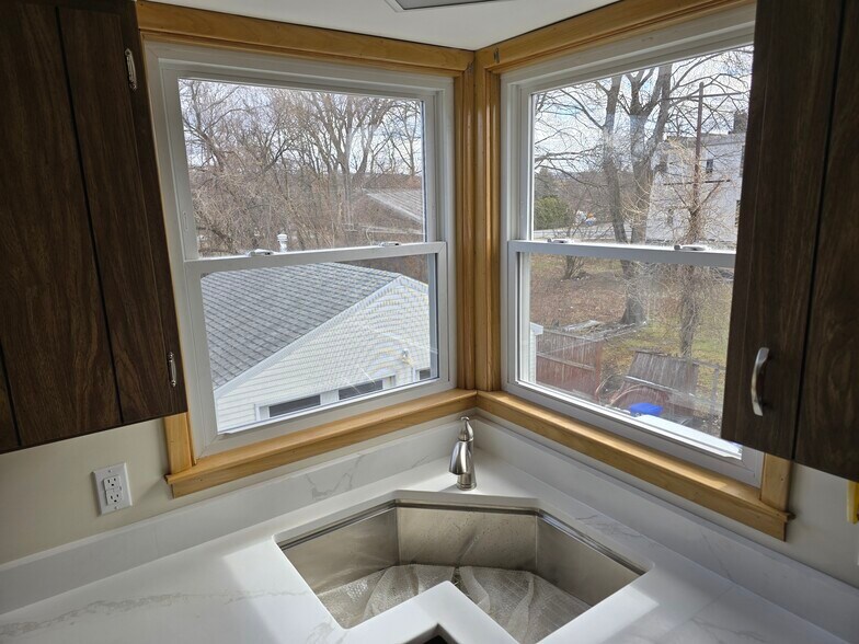 Corner Sink - 67 Cohoes Rd