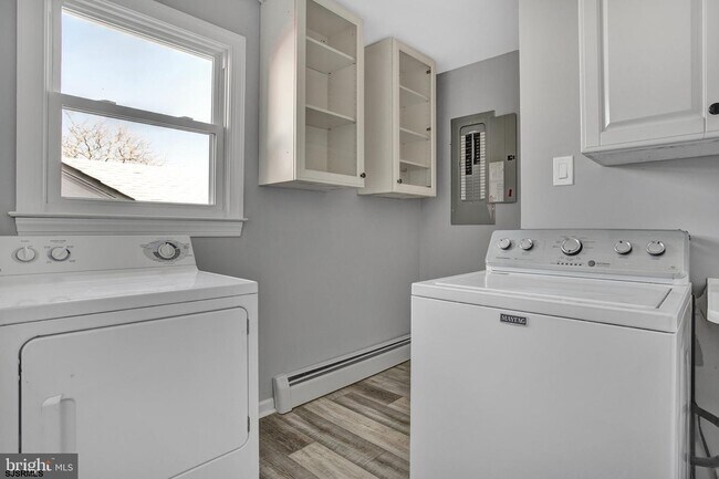 Building Photo - 15 N Victoria Ave