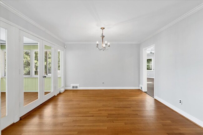 Building Photo - "Charming 4-Bed Retreat with Granite Kitch...