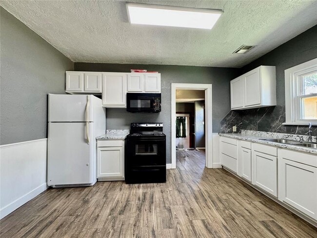 Building Photo - 609 N Caddo St