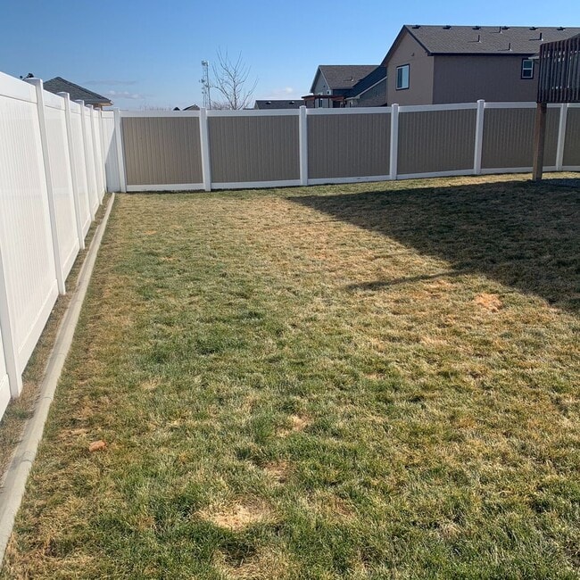 Building Photo - New on the Market!