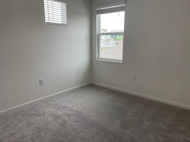 Building Photo - "Spacious 4-Bedroom Oasis with 3 Full Bath...