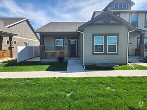 Building Photo - 524 SW Heritage Ln