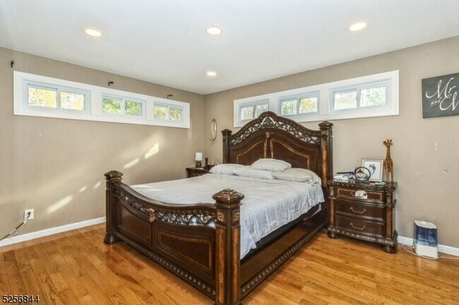 Building Photo - 48 Bellows Ln