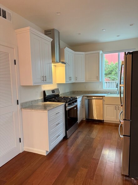 Building Photo - 1869 Ocean View Ave