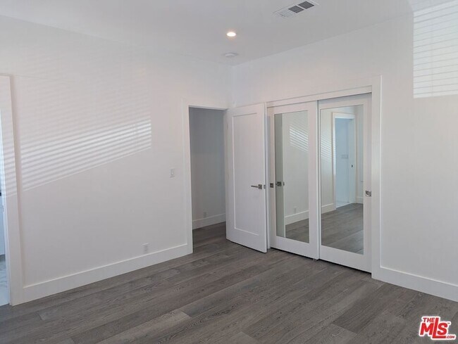 Building Photo - 807 Croft Ave