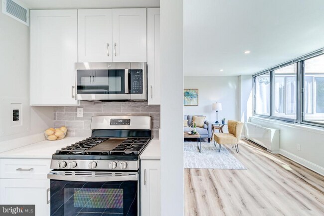 Building Photo - 600 Roosevelt Blvd