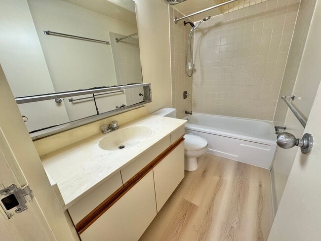 Building Photo - Charming 2 bed, 2 bath, with 1 secured covered parking stall and In-Unit Washer/Dryer. Available ...