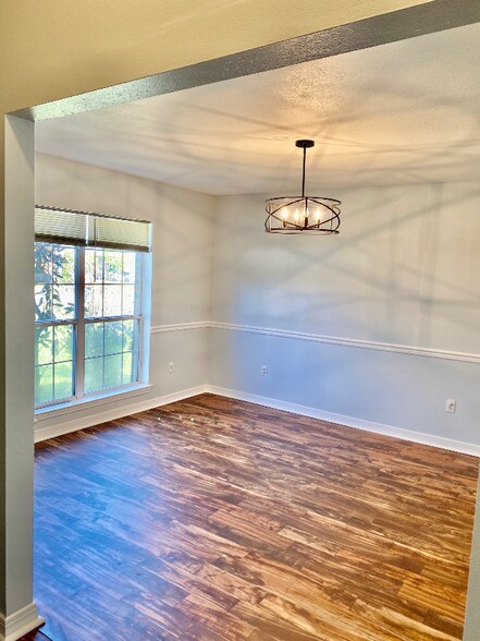 Building Photo - 2806 Tara Ln