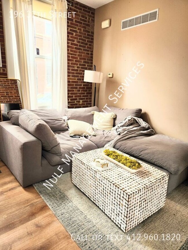 Building Photo - 196 37th St