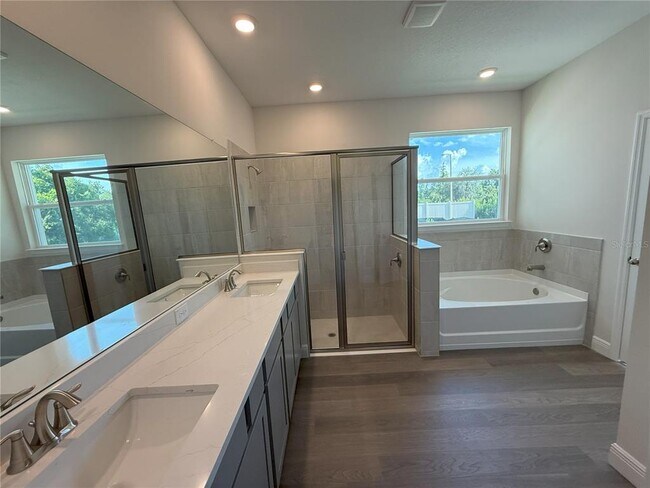 Building Photo - 2113 Warren Acrs Blvd