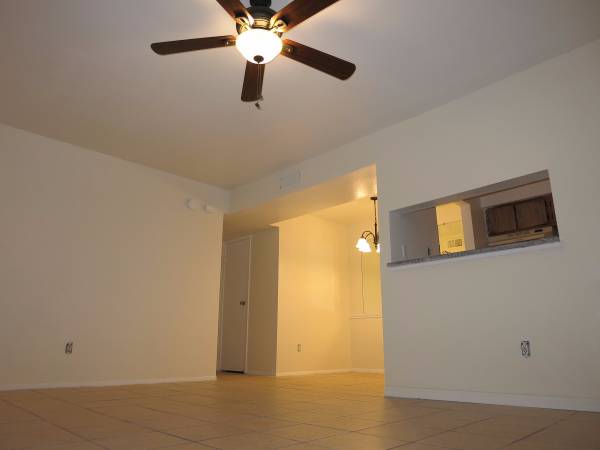 Building Photo - Ashford Meadows - New Paint, wash/dry, tile!