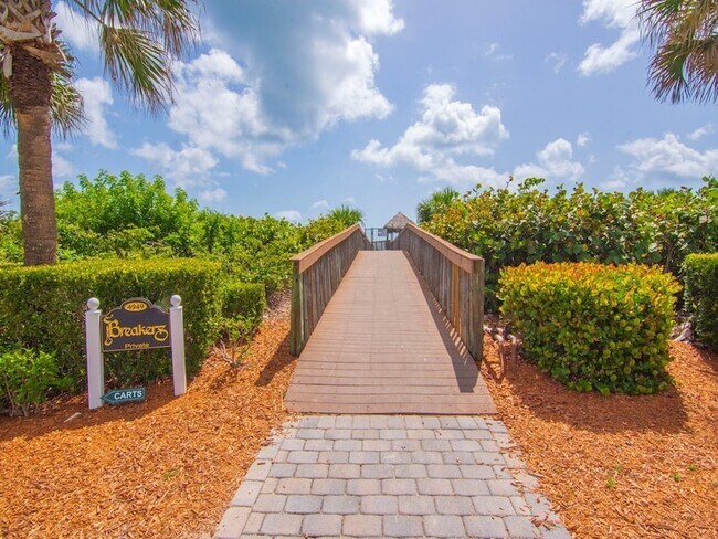 Building Photo - 4949 N Hwy A1A