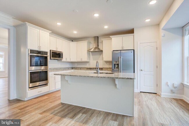 Building Photo - 15392 Ballerina Lp