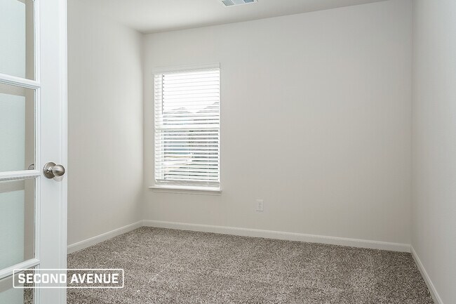 Building Photo - 520 Bennie Leonard St