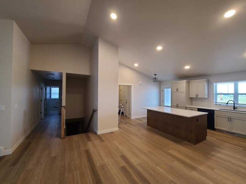 Building Photo - 423 Founders Wy