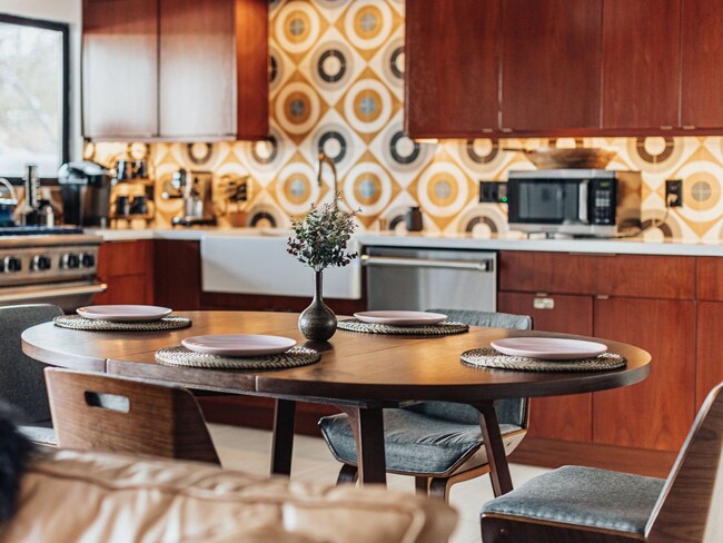Building Photo - *Furnished 2 Bedroom 2 Bath Home in Big Be...