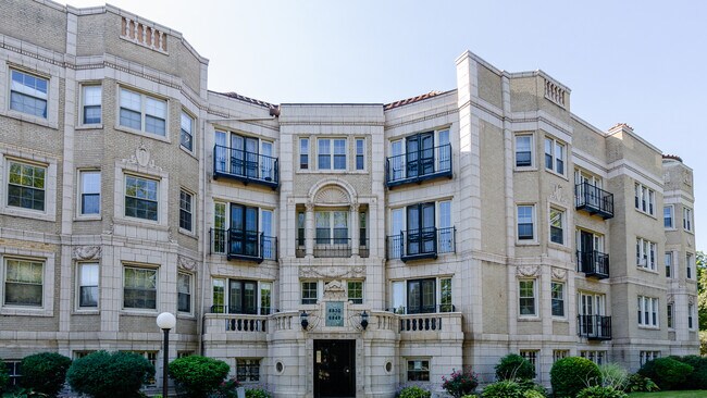 Building Photo - 6838 S South Shore Dr