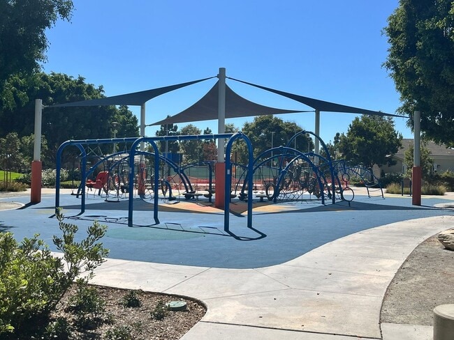 Building Photo - Beautiful Tri-level in Irvine!