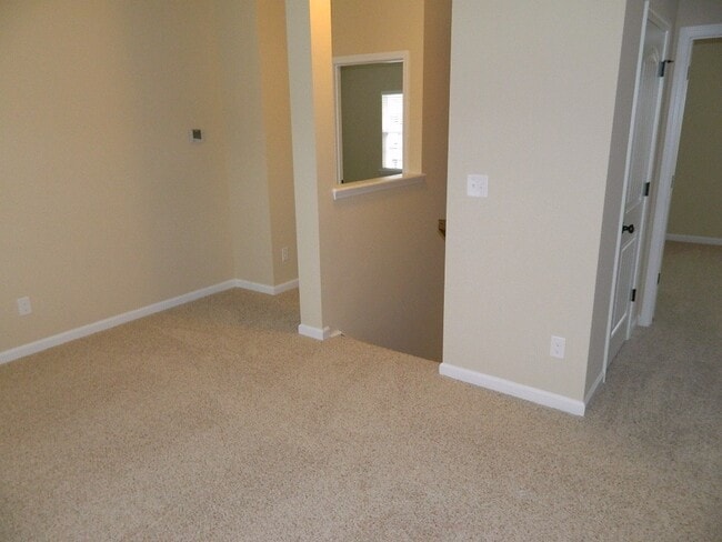 Building Photo - 899 Westlawn Dr