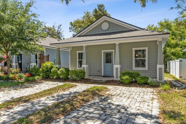 Building Photo - Amelia Island Cottage - Excellent condition
