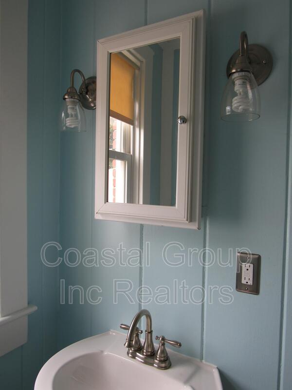 Building Photo - 3521 Bayside Ave