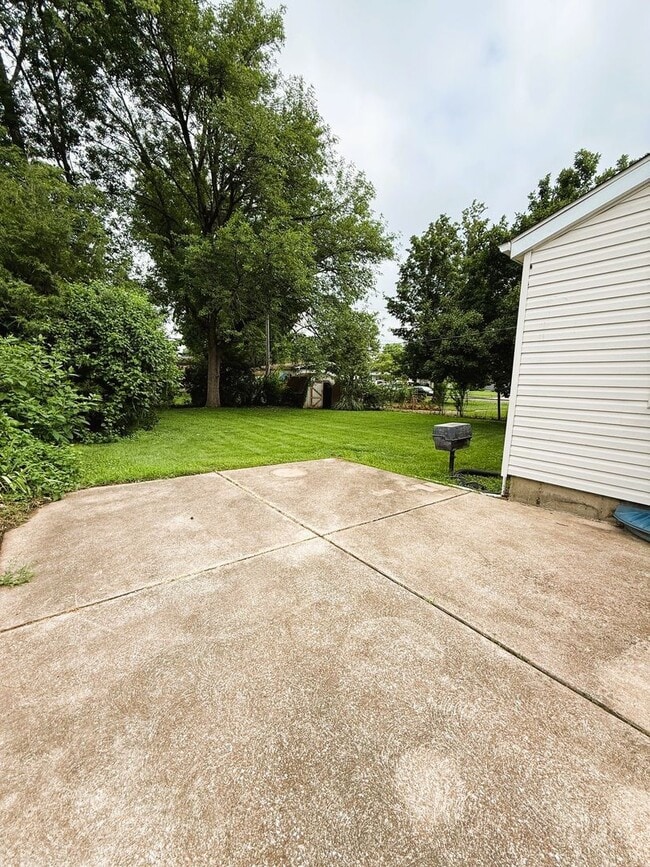 Building Photo - Fully Rehabbed 3 bedroom, 1 bathroom Renta...