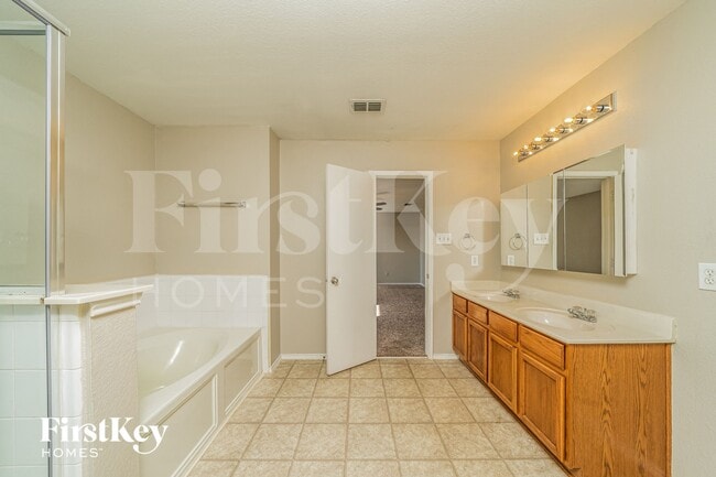 Building Photo - 13829 Sonterra Ranch Rd